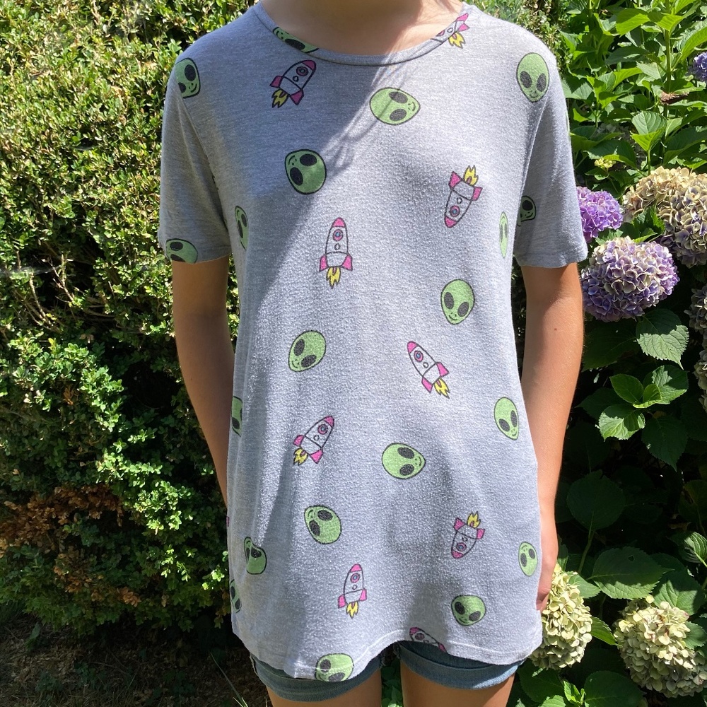 Mighty Fine Green Gray Alien Graphic Shirt #0010